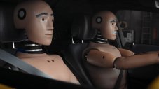 Mercedes засне сериал за манекените, използвани при краш-тестове