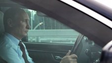 Хванаха Владимир Путин да кара без колан (ВИДЕО)