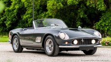 Футболна легенда продава първото Ferrari 250 GT California Spider