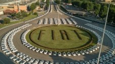 Компанията, която подари 1500 чисто нови Fiat 500 (ВИДЕО)