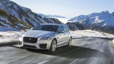 Jaguar сложи AWD на седана XF
