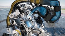 Системата за водно впръскване в двигателя става серийна
