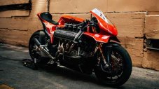Мотоциклет с V8 двигател от Ferrari беше продаден за 500 000 долара