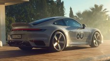 Porsche представи най-мощното 911 с механични скорости