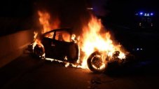 Porsche 911 изгоря напълно на пътя