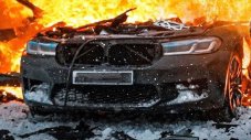 Влогър запали BMW M5 Competition с горяща стрела