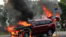 Ford Everest се подпали в ръцете на журналист