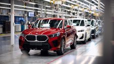 Защо BMW печели, докато конкурентите страдат