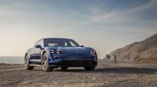 Porsche не брои Tesla за конкурент
