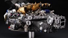 Умалено копие на двигател на Ferrari се продава по-скъпо от нова Dacia