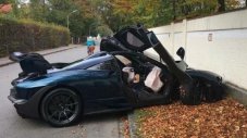 Чисто нов McLaren Senna бе разбит  час след продажбата му