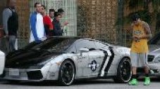 Рапър с Lamborghini като изтребител