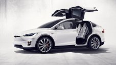 Собственици на Tesla Model X си искат парите обратно