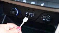Защо не трябва да зареждате телефона си от USB портове в колата