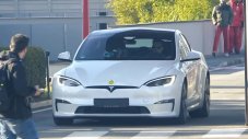 Странно: Ferrari тества Tesla Model S Plaid във фабриката си