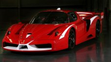 Ferrari FXX Evolution дава газ на "Имола" (Видео)