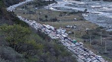 Границата на Русия с Грузия се превърна в автомобилен пазар