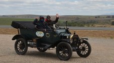 Холандци обиколиха света с Ford Model T