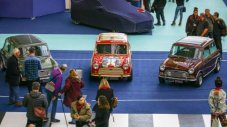 Три Mini Cooper, собственост на Beatles, се събраха след 55 години