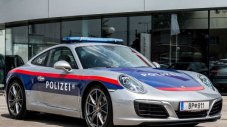 Полицията в Австрия се обзаведе с Porsche 911 (ВИДЕО)
