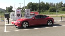 Porsche Taycan 4S показа впечатляващ пробег на тестове