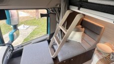 Как кабината на ТИР се превръща в луксозен кемпер