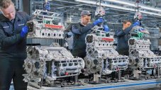 Mercedes показа как двигателите AMG се правят на ръка