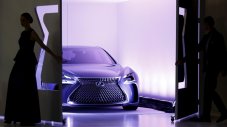 Флагманът на Lexus преминава на водород