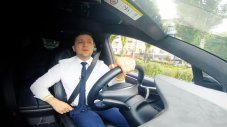 Президентът на Украйна подкара Tesla Model X