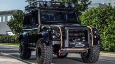 Land Rover Defender в стил Джеймс Бонд