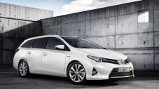 Toyota Auris вече и във версия комби
