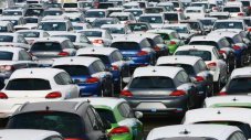 Продажбите на нови коли у нас скочиха с една трета
