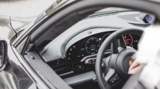 Porsche разкри приборния панел на Taycan