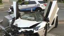Lamborghini Aventador взе на таран полицейский джип 