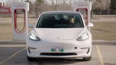 Колко от пробега си губи Tesla Model 3 за 610 000 км