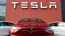 Tesla изпревари дори Toyota и вече е най-скъпият производител