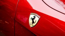 Шефове на модни къщи са основни варианти за директор на Ferrari