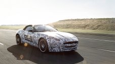 Jaguar F-Type ще получи нов 3.0 литров V6 мотор и версия R