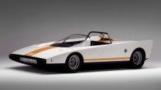 Единствената Alfa Romeo 33 Spider Cuneo има V8 с 230 к.с.