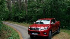 Кучетата на войната: тестваме новата Toyota Hilux 
