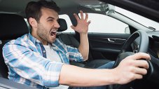 Официално: Мъжете са по-лоши шофьори от жените