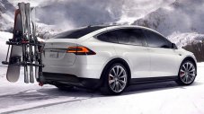 Tesla свали цената на Model X с 52 000 долара