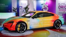 Porsche отбеляза 75 години с шарен&nbsp;Taycan