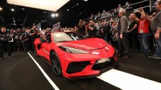 Първият Corvette Stingray 2020 бе продаден за 3 млн. долара