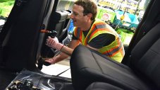 Основателят на Facebook се учи да сглобява пикапи