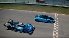 Кой е по-бърз: Volkswagen I.D. R или McLaren 720s