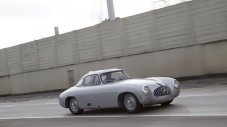 Легендата Mercedes 300 SL отпразнува 60 години