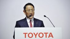Президентът на Toyota атакува преминаването към електромобили