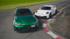 Alfa Romeo Giulia GTAm предизвиква Porsche 911 GT3 на писта