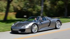 Това е серийният суперхибрид на Porsche